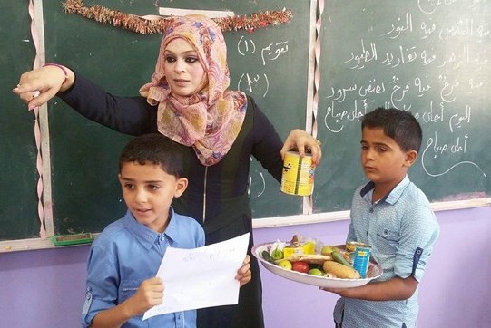 معلمة من غزة تنافس على جائزة "نوبل للتعليم" لعام 2017